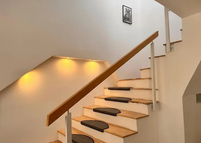 Spacious & Cozy - Near Metro & Center - 3 Beds For 5 Person *