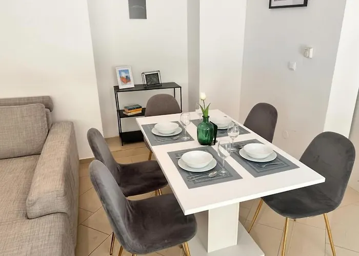Spacious & Cozy - Near Metro & Center - 3 Beds For 5 Person * Vienna