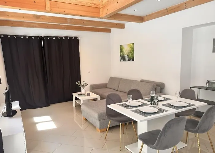 Spacious & Cozy - Near Metro & Center - 3 Beds For 5 Person Vienna